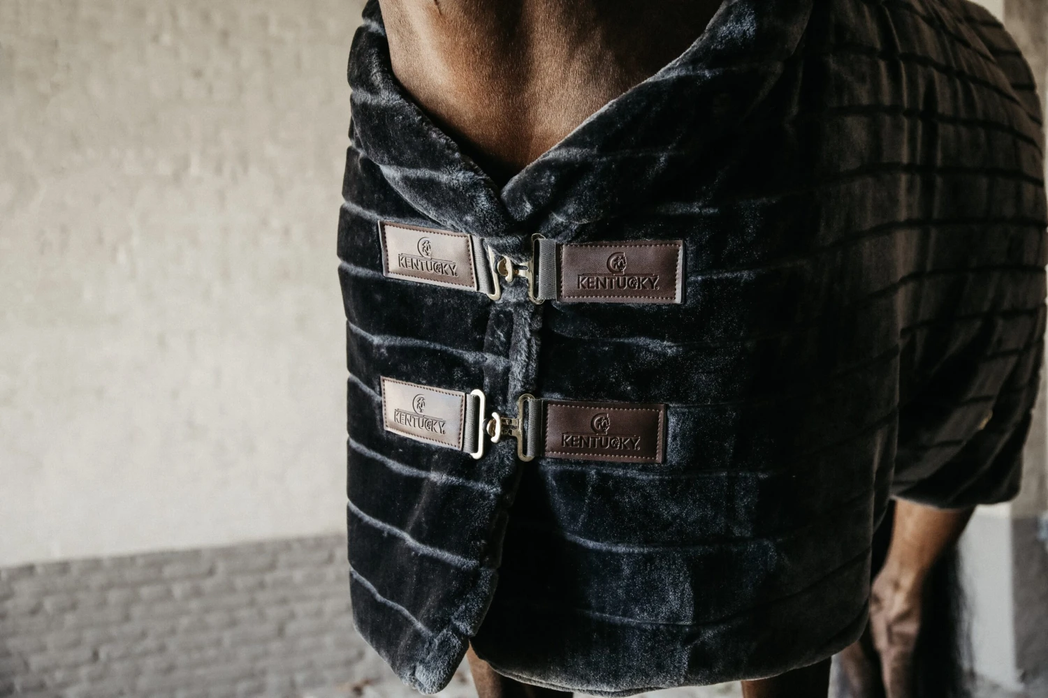 Fake Fur Stalldecke - Grau 3 Fake Fur Stalldecke - Grau - Image 3